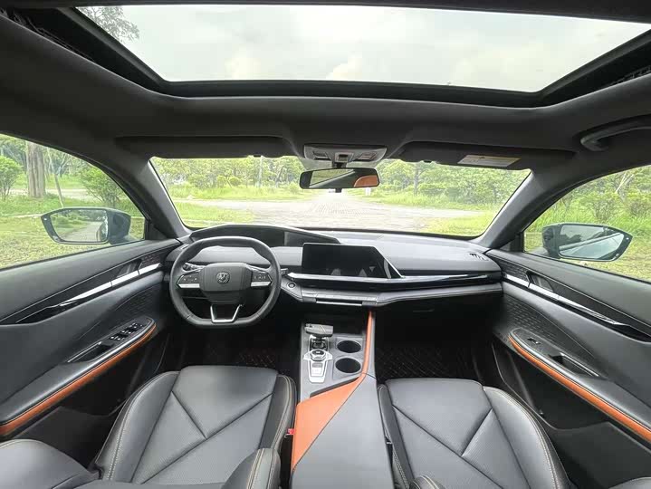 Фото 6 - Changan UNI-V Hybrid