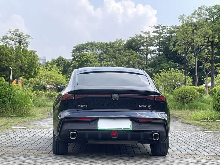 Фото 9 - Changan UNI-V Hybrid