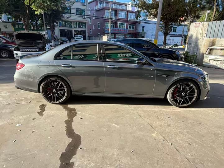 Фото 2 - Mercedes-Benz E-Class AMG