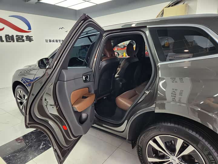 Фото 11 - Volvo XC60