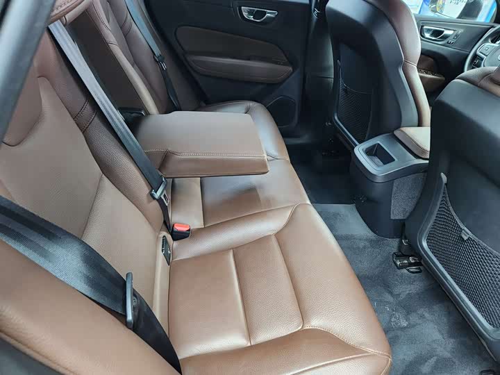 Фото 15 - Volvo XC60