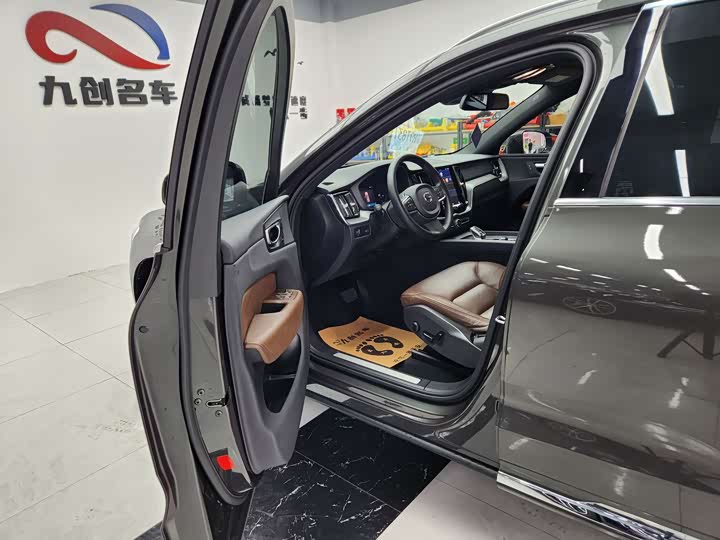 Фото 4 - Volvo XC60