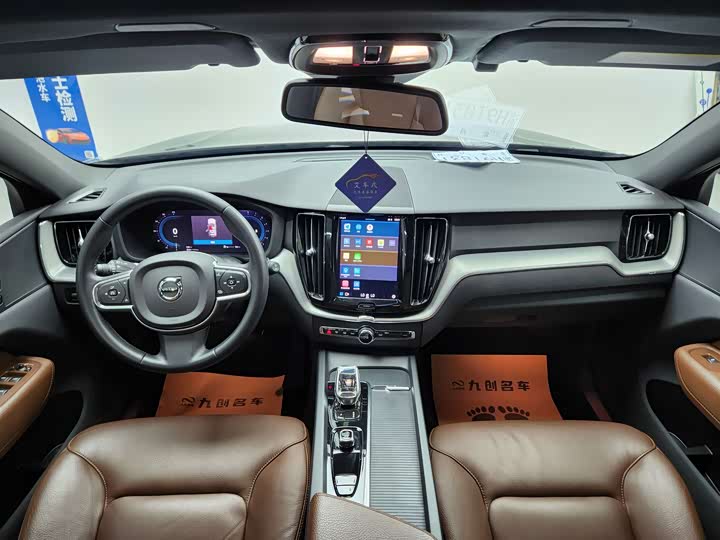 Фото 8 - Volvo XC60