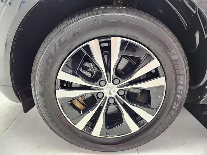 Фото 9 - Volvo XC60