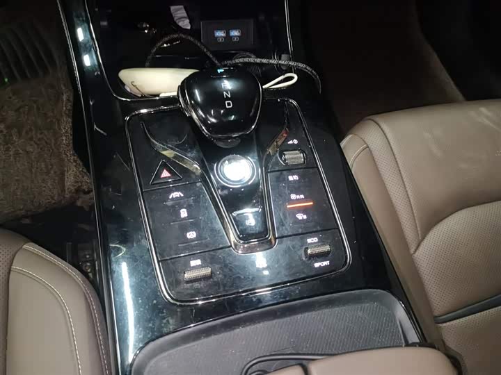 Фото 14 - BYD Han