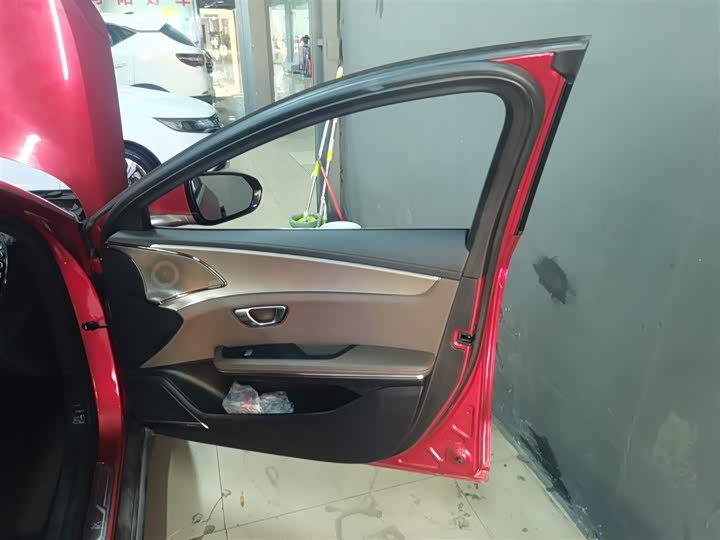 Фото 26 - BYD Han