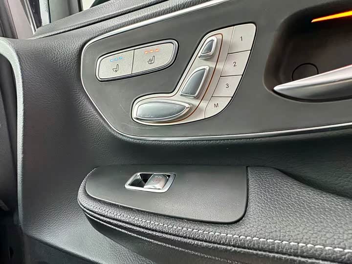 Фото 10 - Mercedes-Benz V-Class