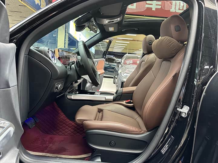 Фото 10 - Mercedes-Benz GLB-Class