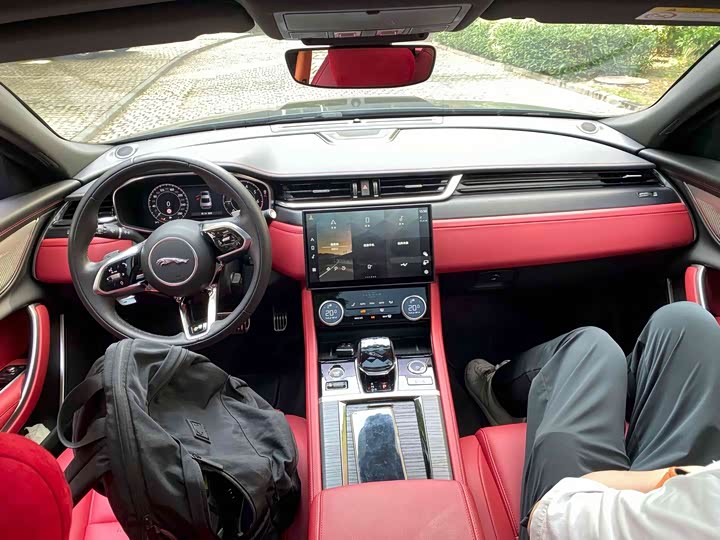 Фото 8 - Jaguar XF L