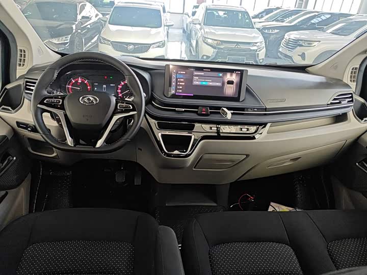 Фото 10 - Maxus V70