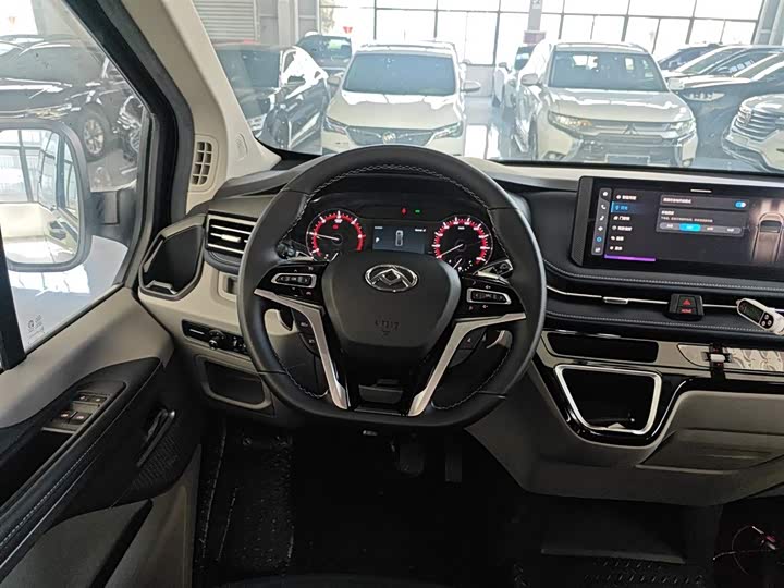 Фото 11 - Maxus V70