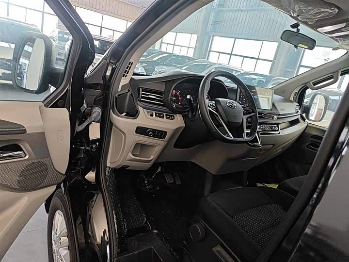 Фото 16 - Maxus V70