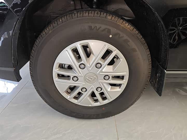 Фото 23 - Maxus V70