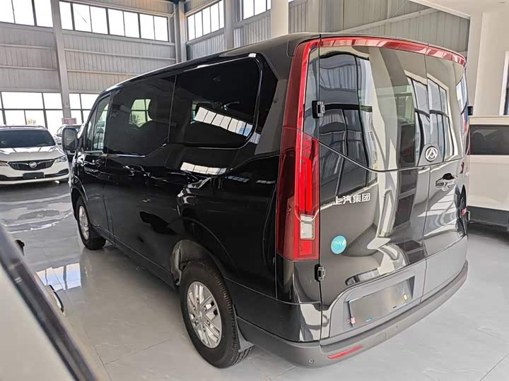 Фото 5 - Maxus V70