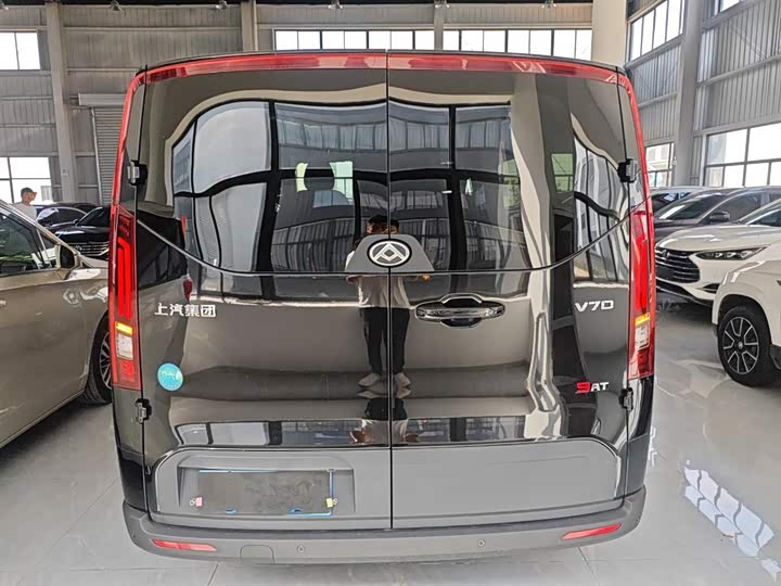 Фото 6 - Maxus V70