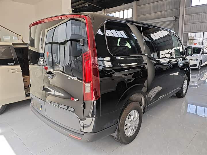 Фото 7 - Maxus V70