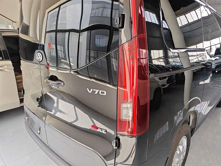 Фото 8 - Maxus V70