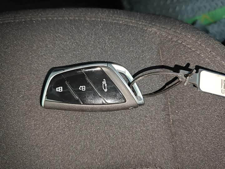 Фото 9 - Maxus V70