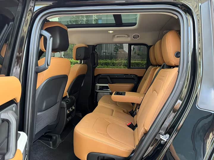 Фото 10 - Land Rover Defender