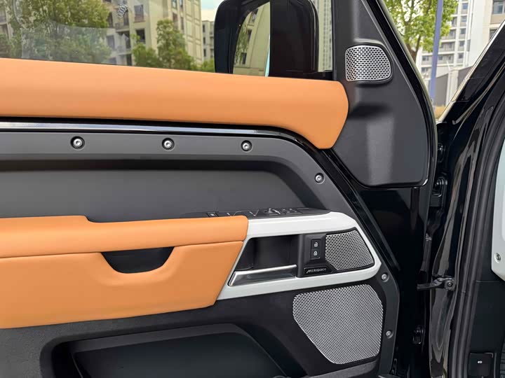 Фото 6 - Land Rover Defender