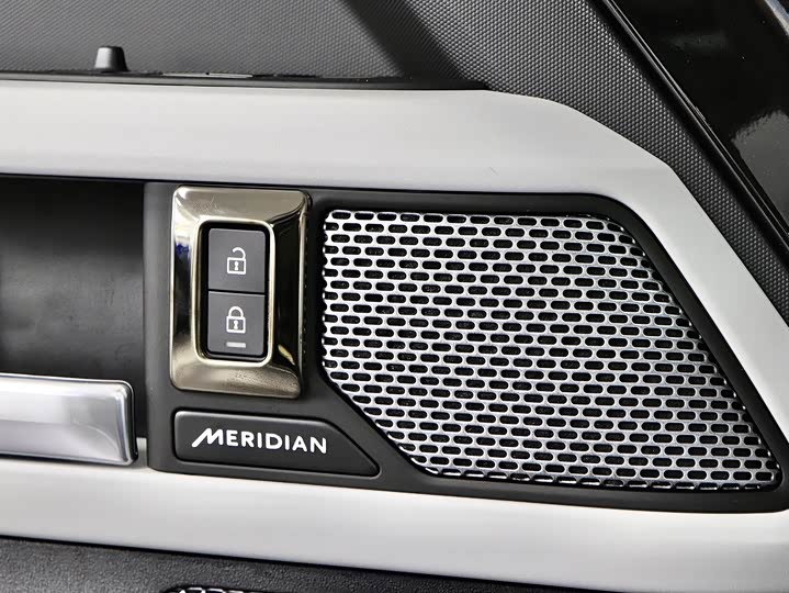 Фото 21 - Land Rover Defender