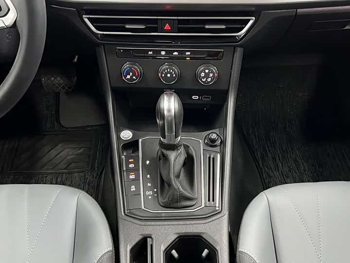 Фото 13 - Volkswagen Lavida