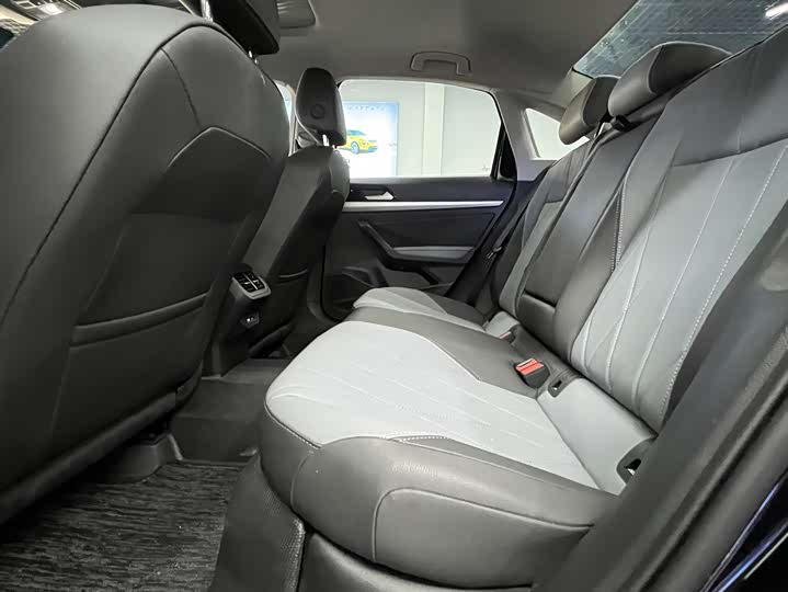 Фото 8 - Volkswagen Lavida