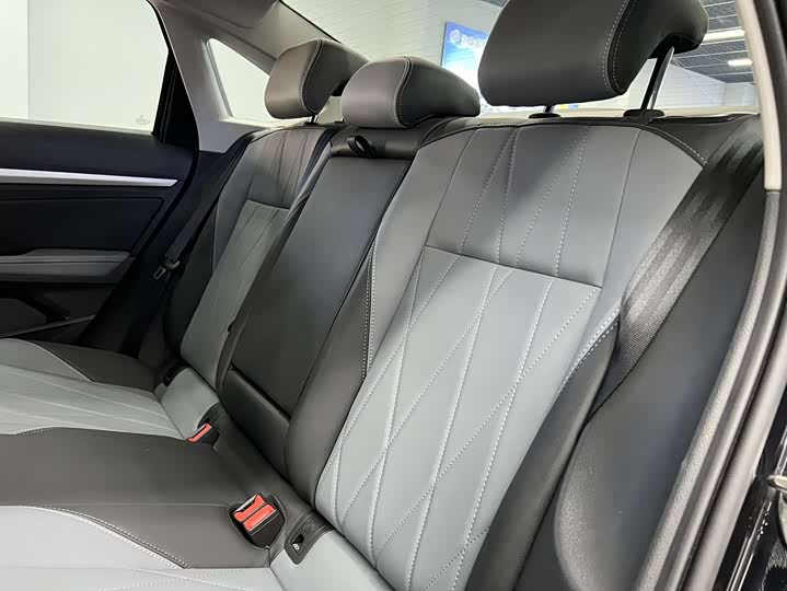 Фото 9 - Volkswagen Lavida