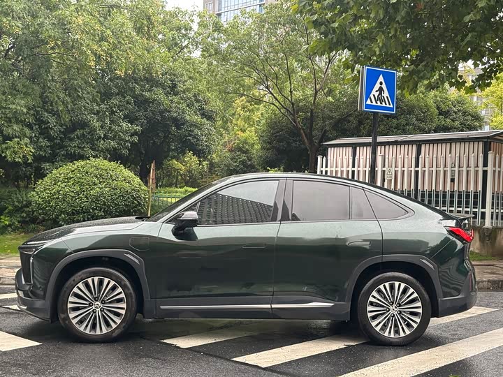 Фото 3 - Nio EC6