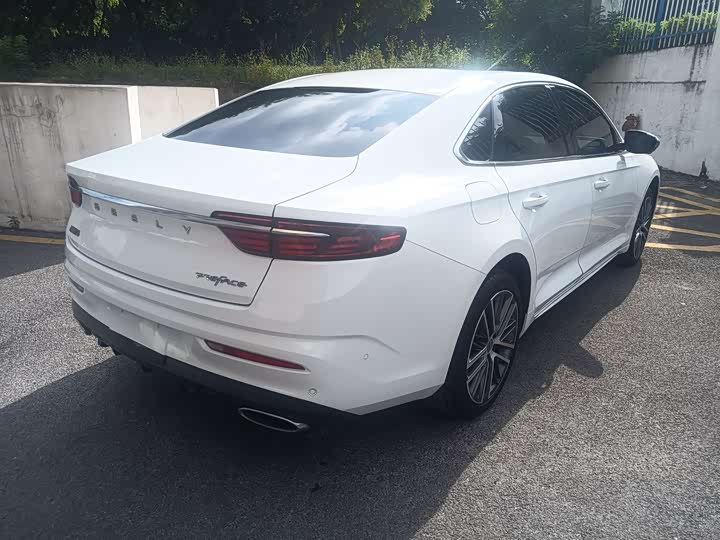 Фото 14 - Geely Preface