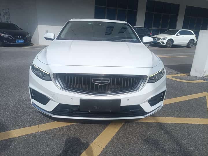 Фото 2 - Geely Preface