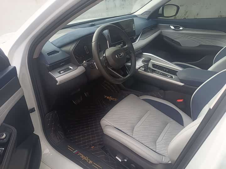 Фото 4 - Geely Preface