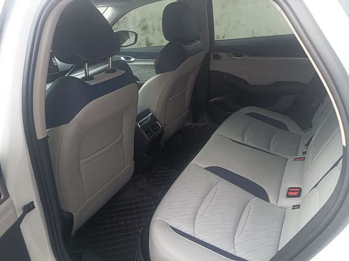 Фото 5 - Geely Preface