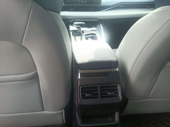 Фото 6 - Geely Preface