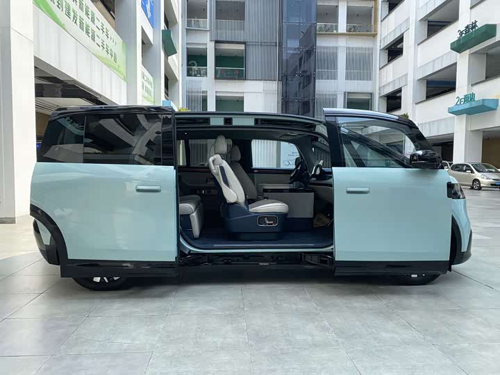 Фото 10 - Zeekr Mix