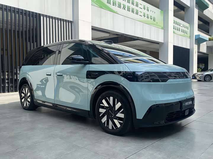 Фото 3 - Zeekr Mix