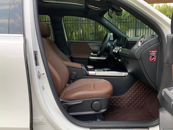 Фото 14 - Mercedes-Benz GLB-Class