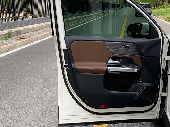 Фото 7 - Mercedes-Benz GLB-Class