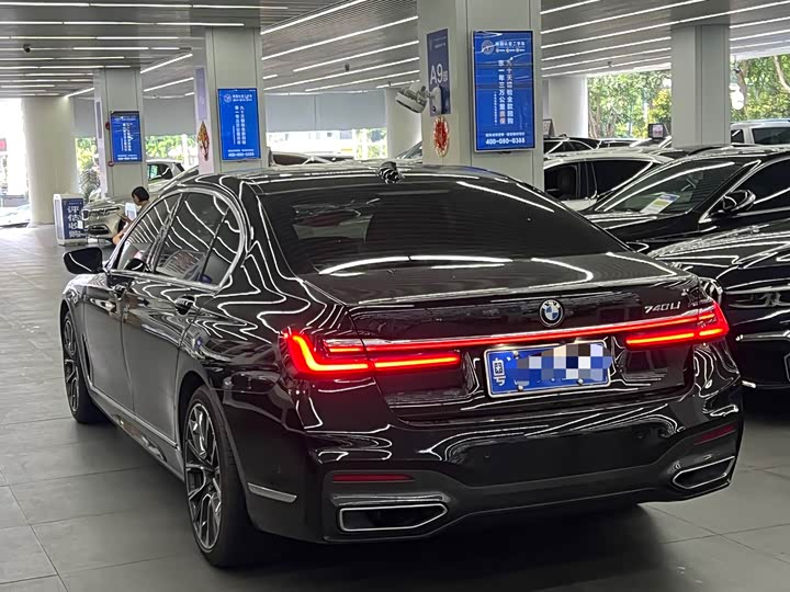 Фото 10 - BMW 7 Series