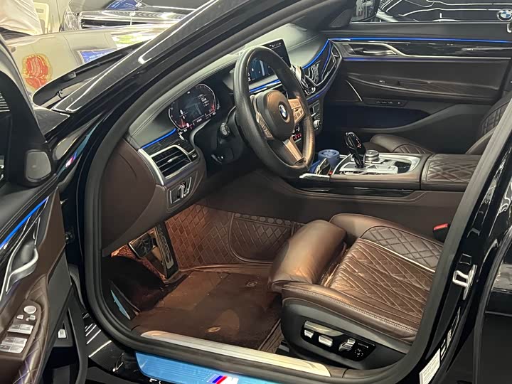 Фото 4 - BMW 7 Series