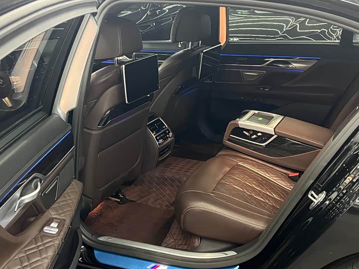 Фото 5 - BMW 7 Series