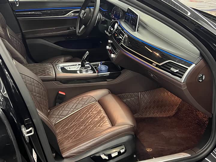 Фото 6 - BMW 7 Series