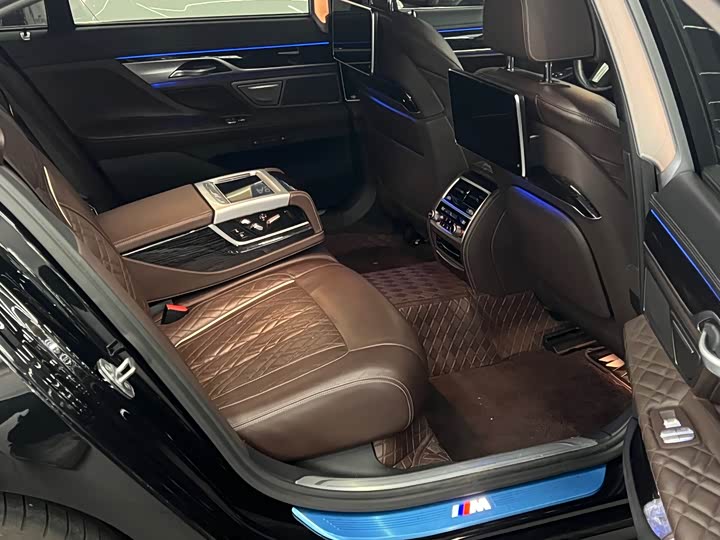 Фото 7 - BMW 7 Series