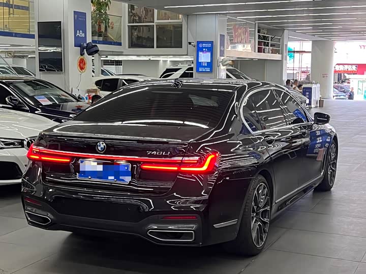 Фото 9 - BMW 7 Series