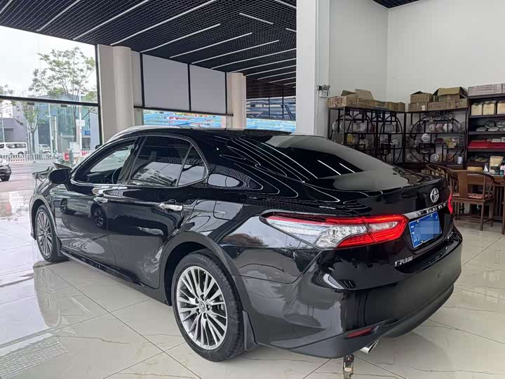 Фото 3 - Toyota Camry