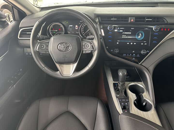 Фото 5 - Toyota Camry