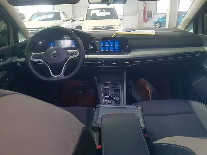 Фото 10 - Volkswagen Golf