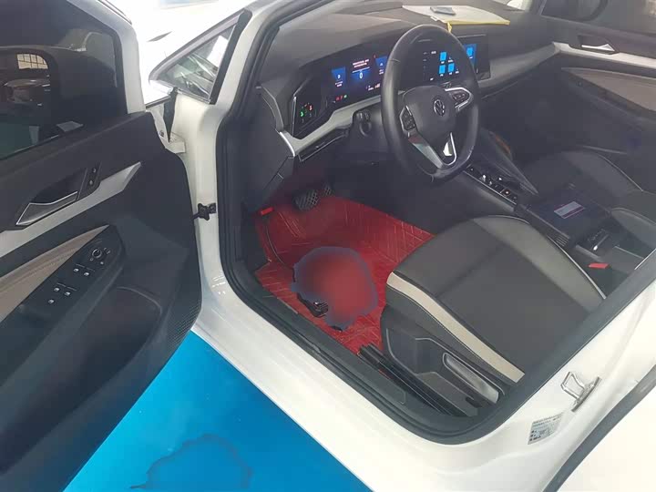 Фото 16 - Volkswagen Golf