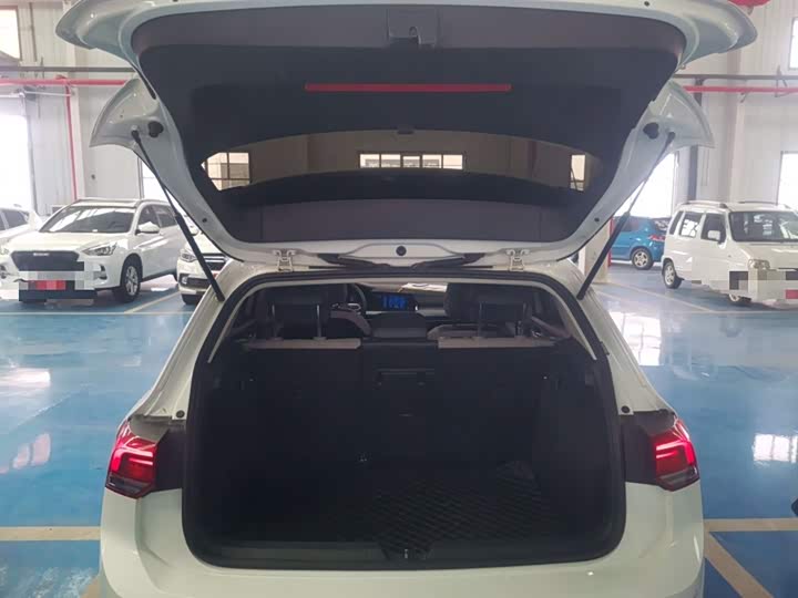 Фото 19 - Volkswagen Golf