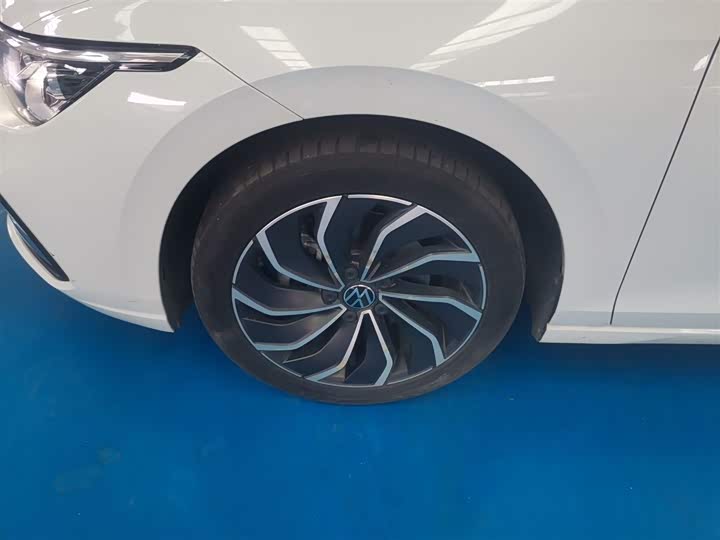 Фото 23 - Volkswagen Golf